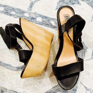 Steve Madden black wedges